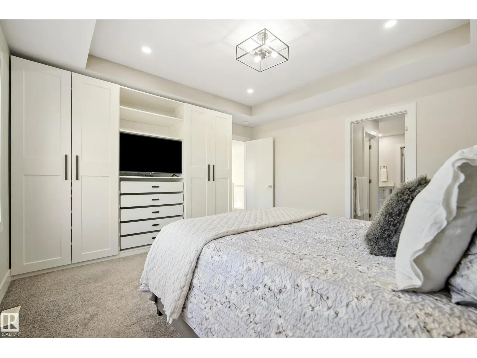 5813 PELERIN CR
