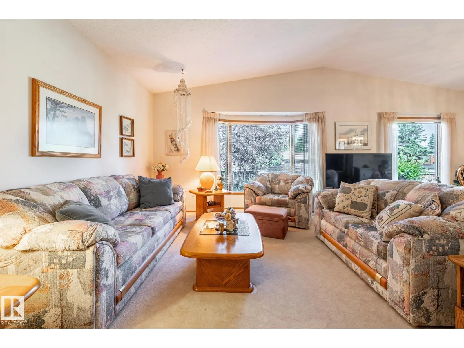 614 1 AV