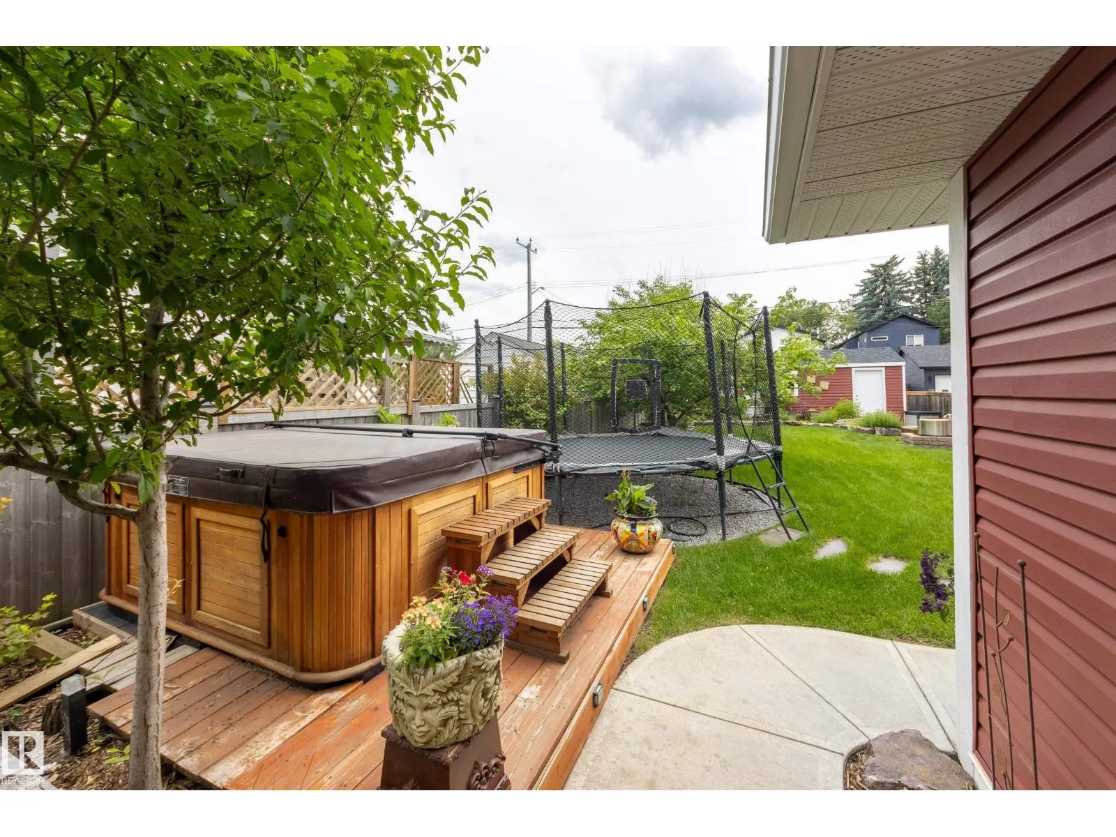 11210 60 ST NW