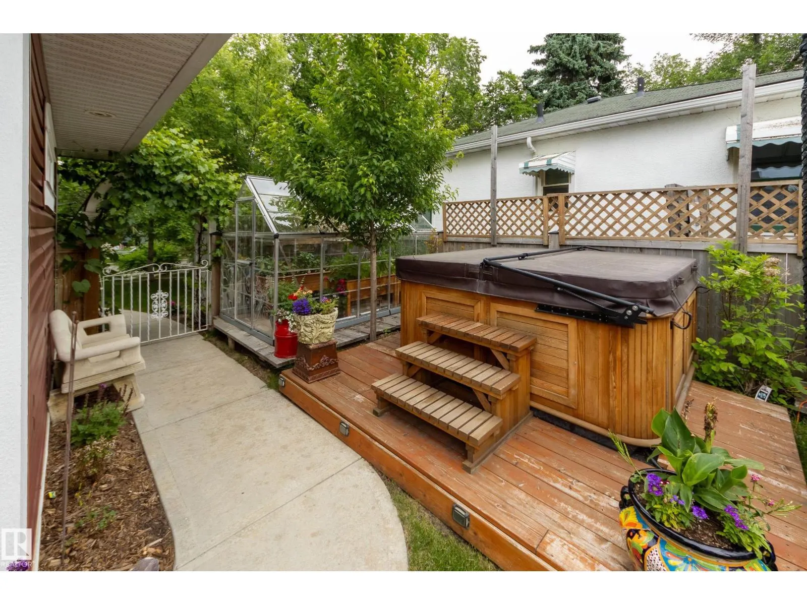 11210 60 ST NW