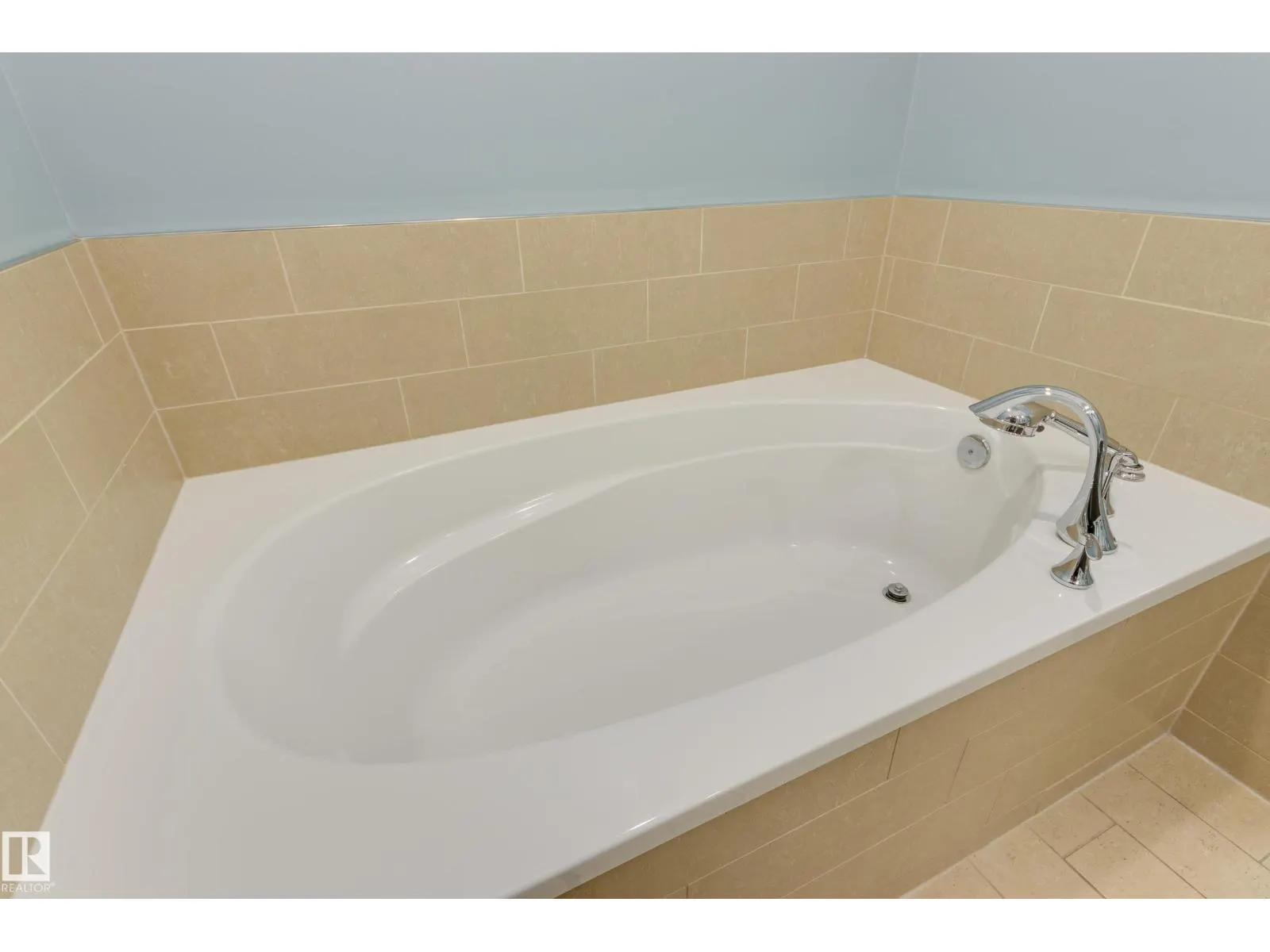 11210 60 ST NW