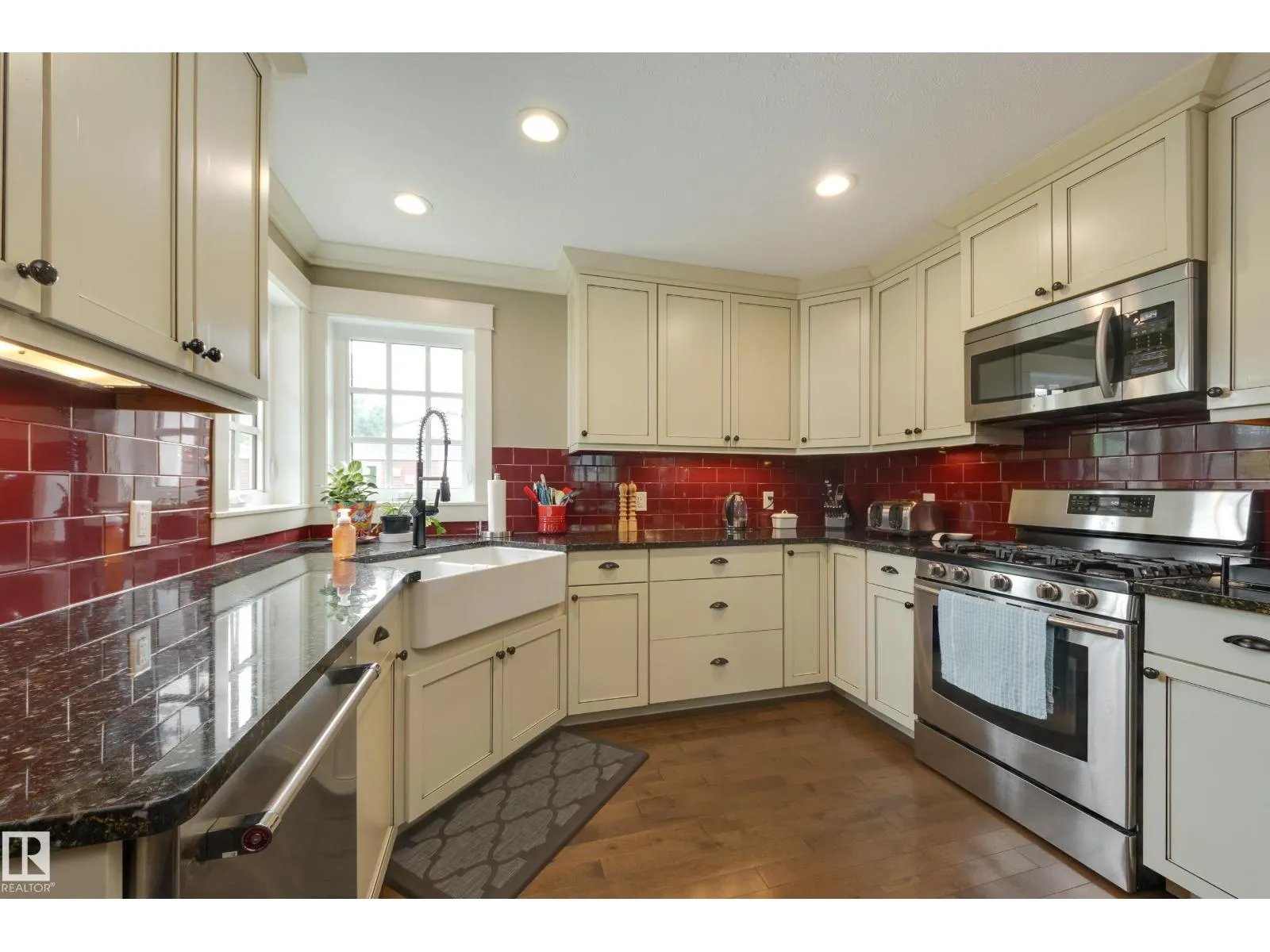 11210 60 ST NW