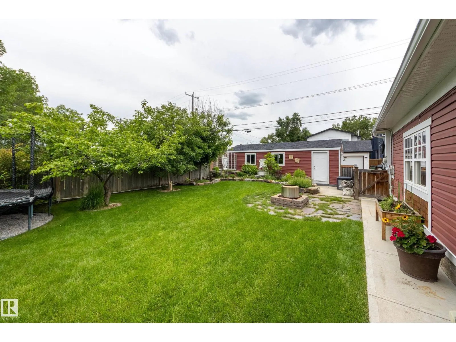 11210 60 ST NW