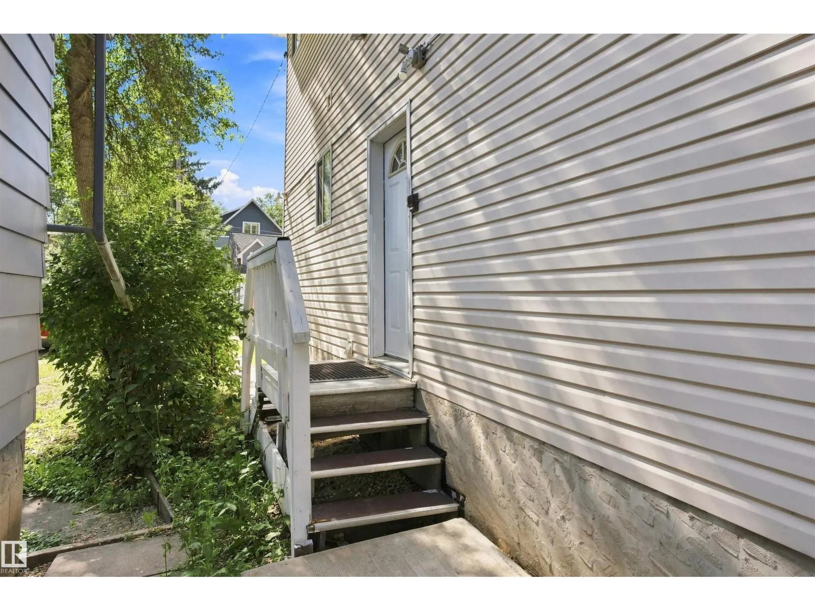 11111 81 AV NW