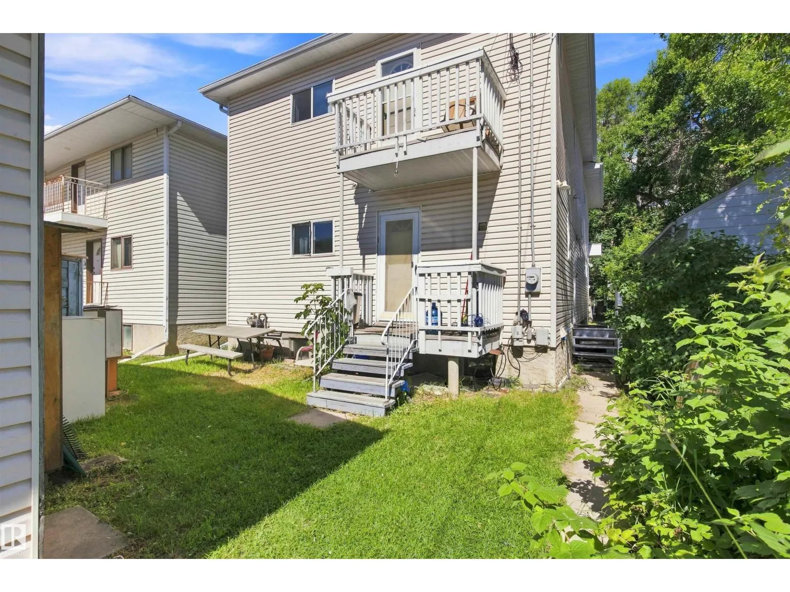 11111 81 AV NW