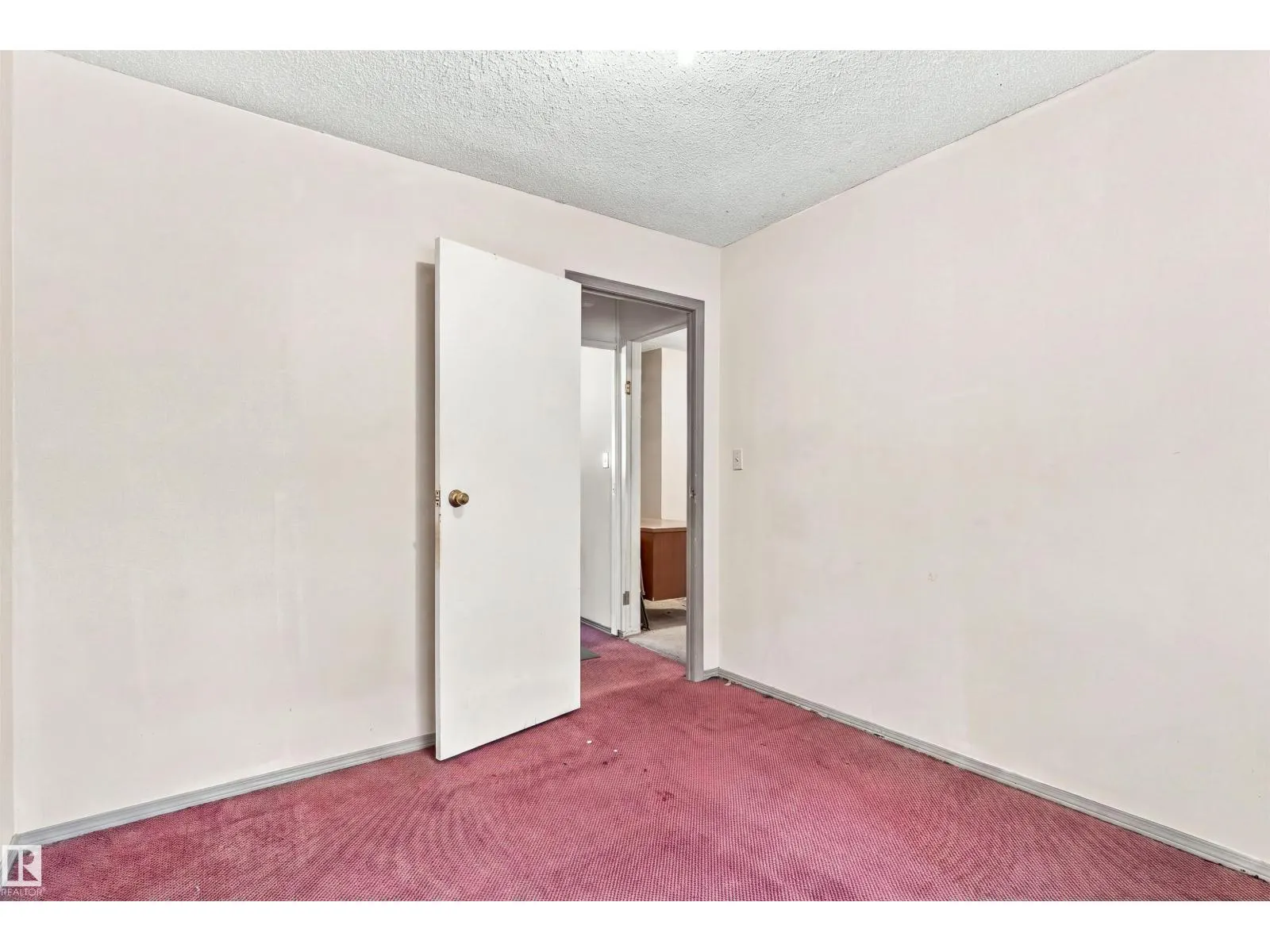 11111 81 AV NW