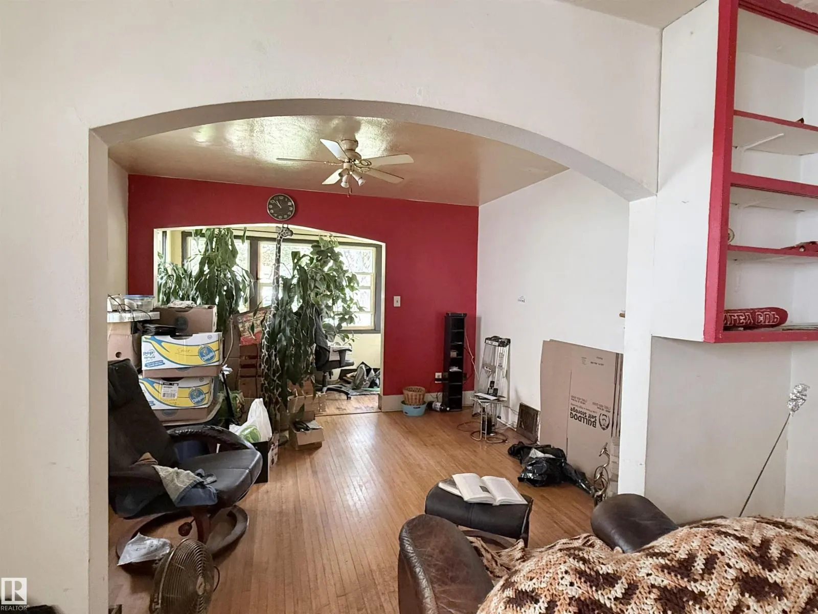 9413 101 ST NW