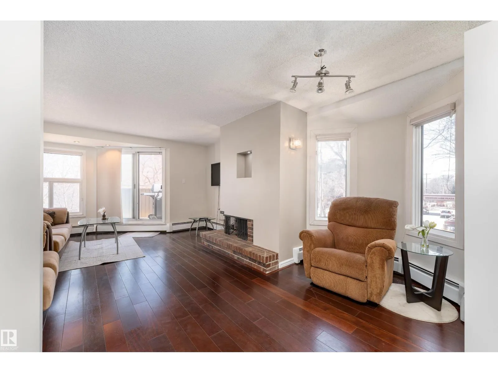 11120 83 AV NW
