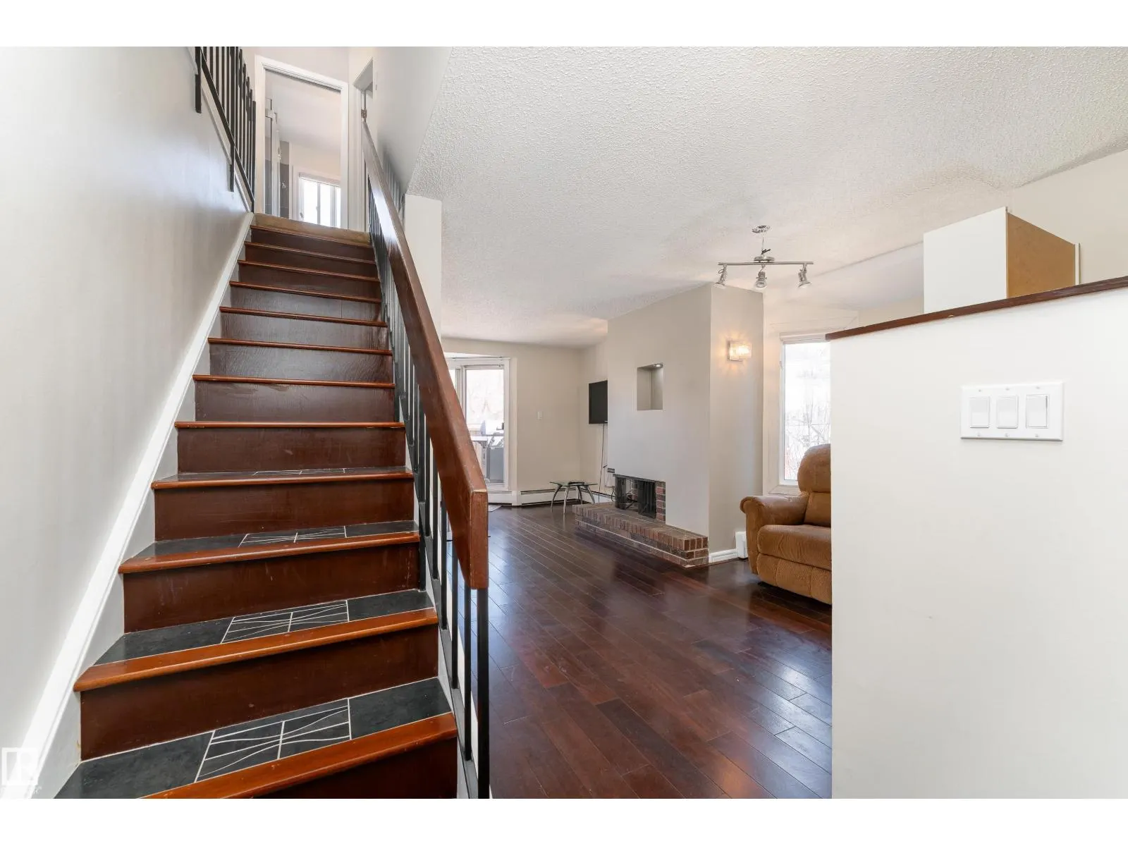 11120 83 AV NW