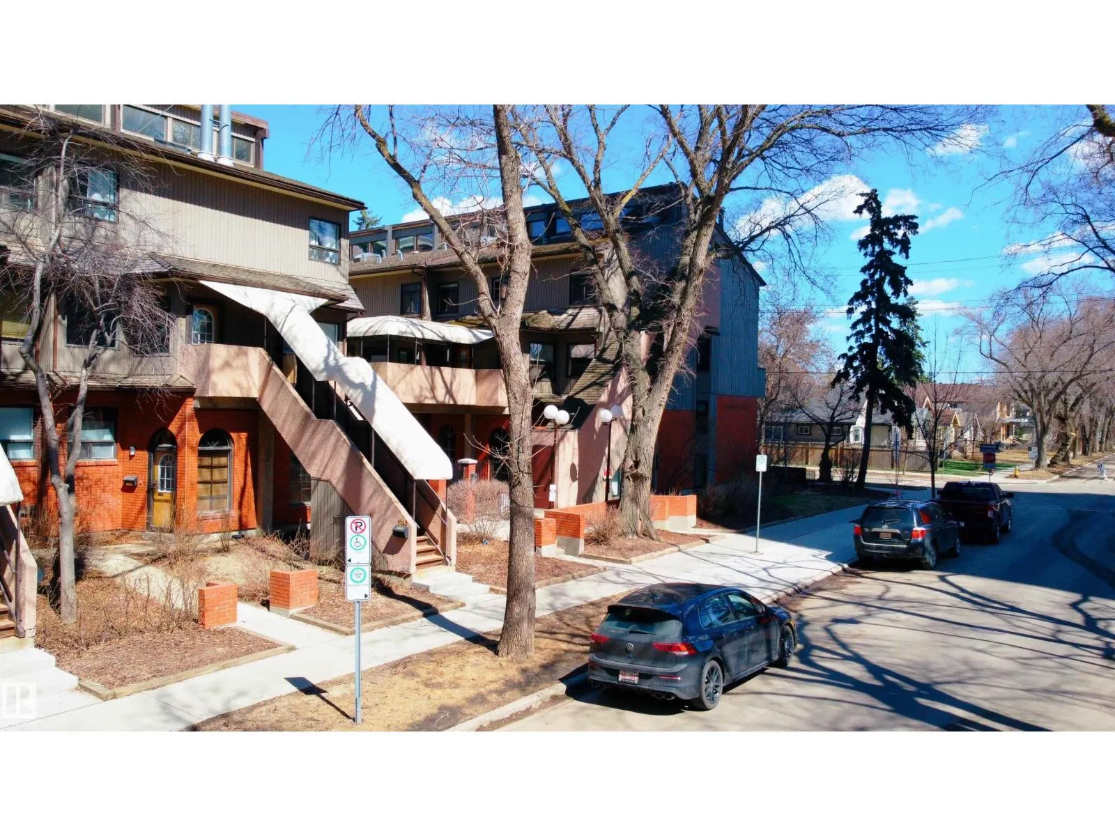 11120 83 AV NW