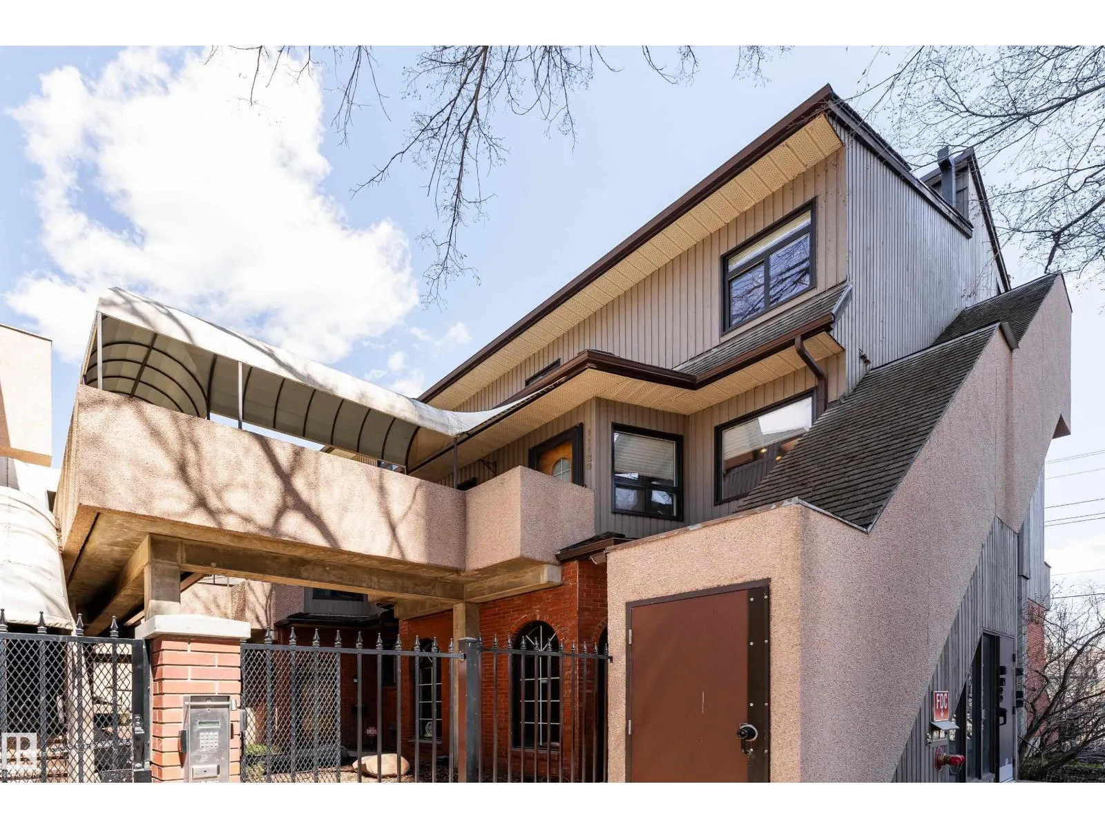 11120 83 AV NW