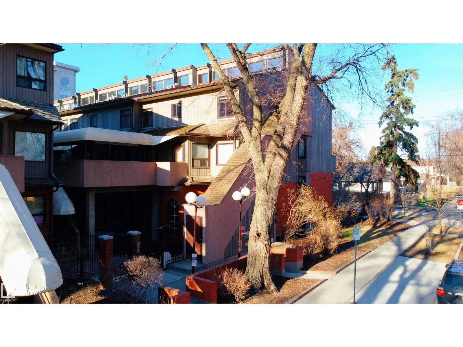 11120 83 AV NW