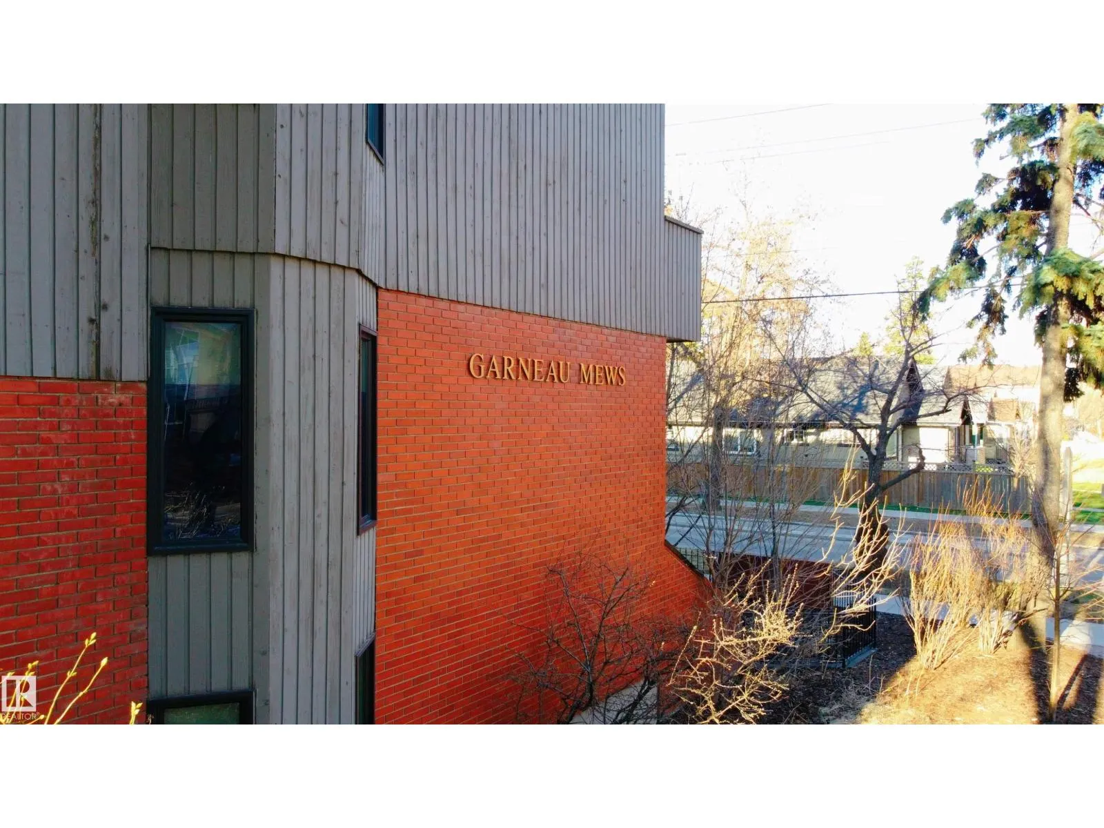 11120 83 AV NW