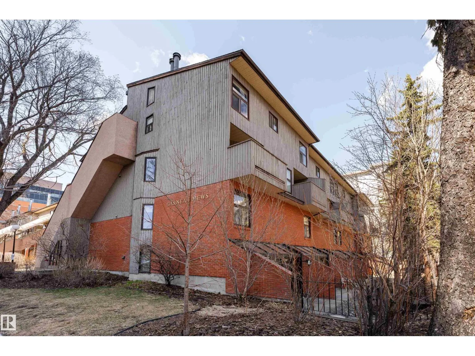 11120 83 AV NW