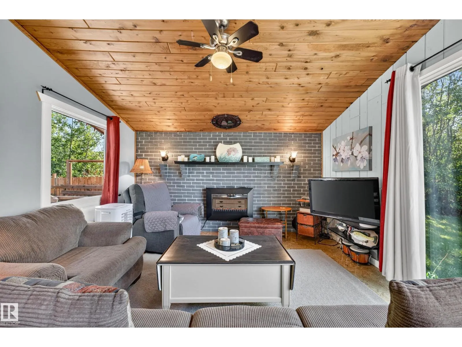 208 1 AV