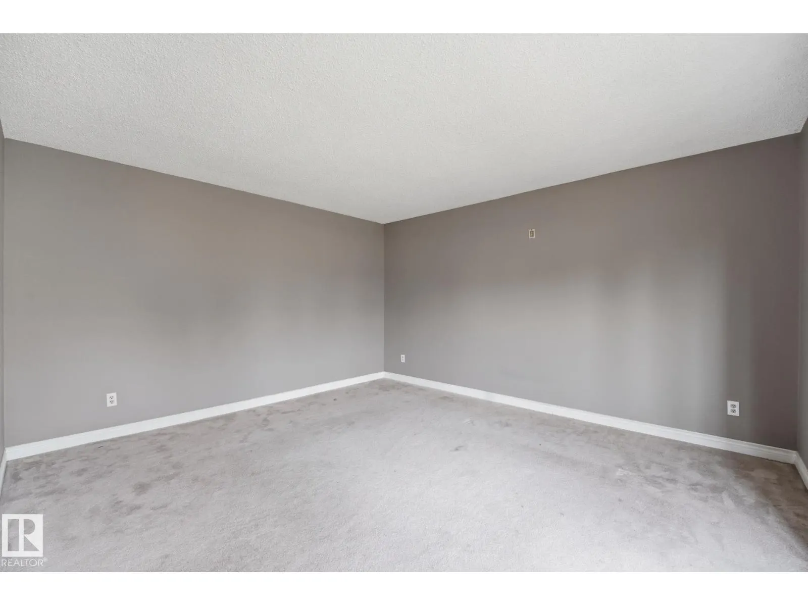 13304 63 ST NW