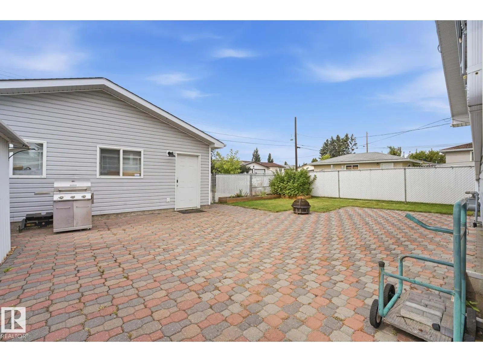 13304 63 ST NW