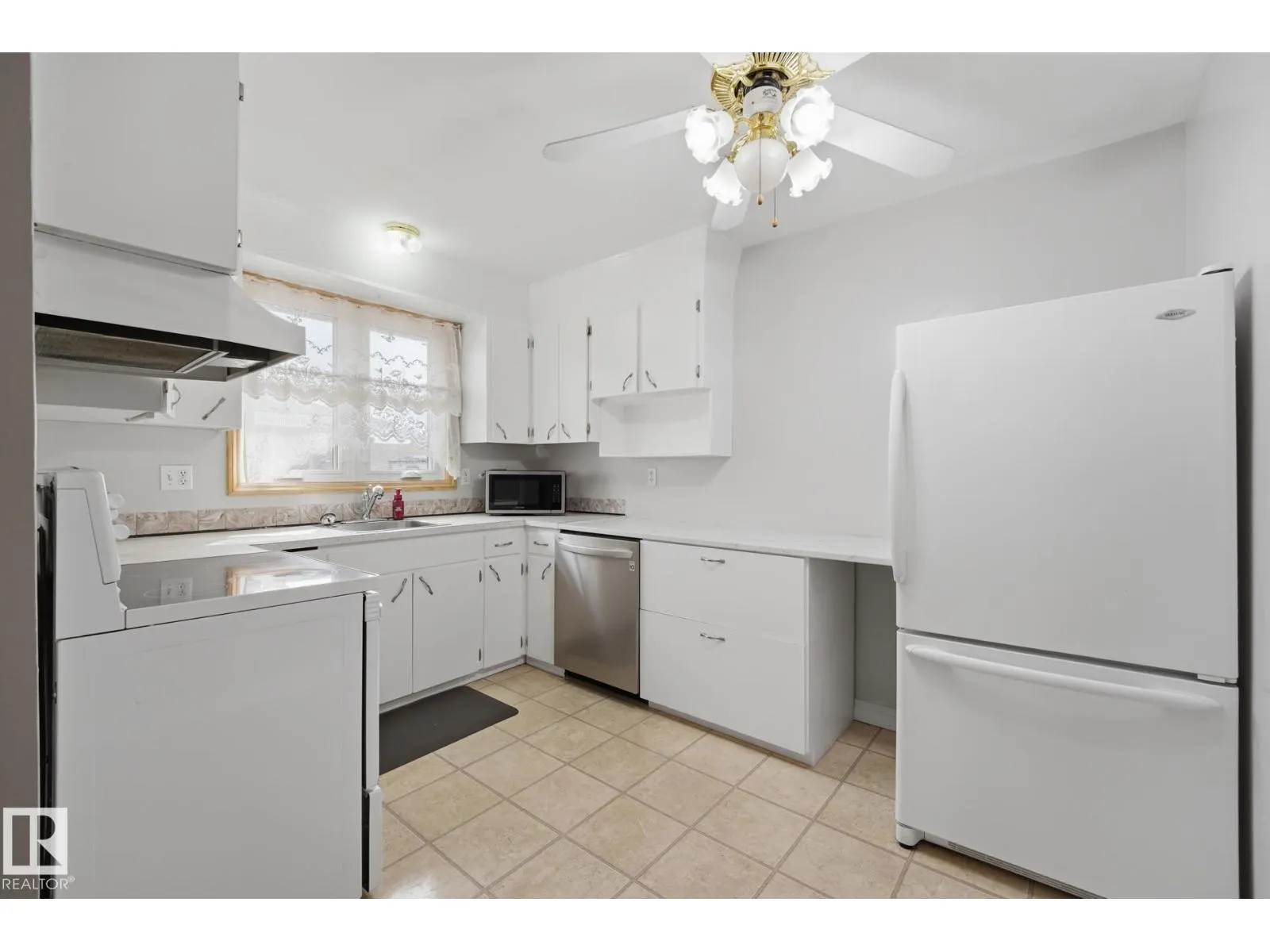 13304 63 ST NW