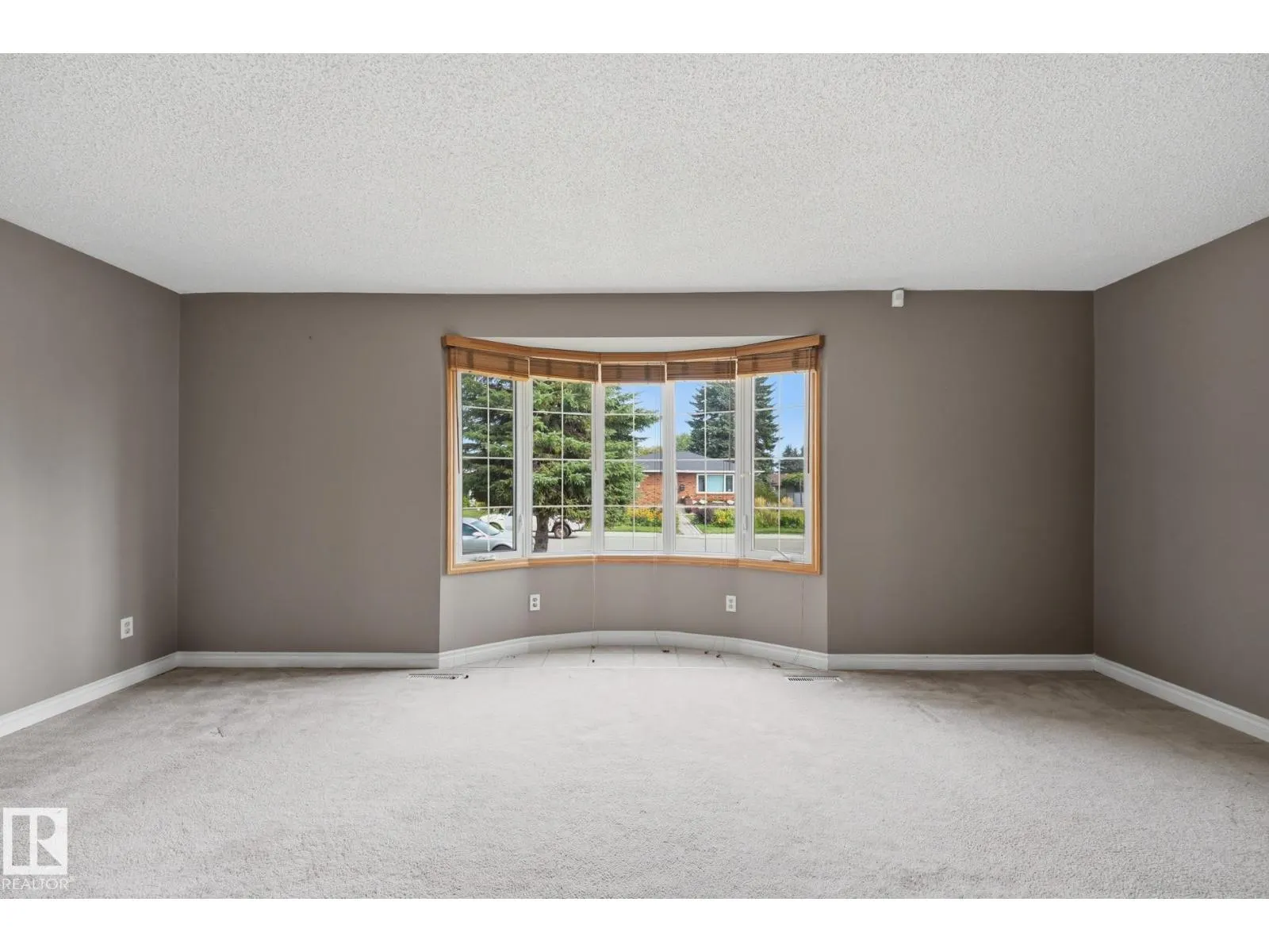13304 63 ST NW