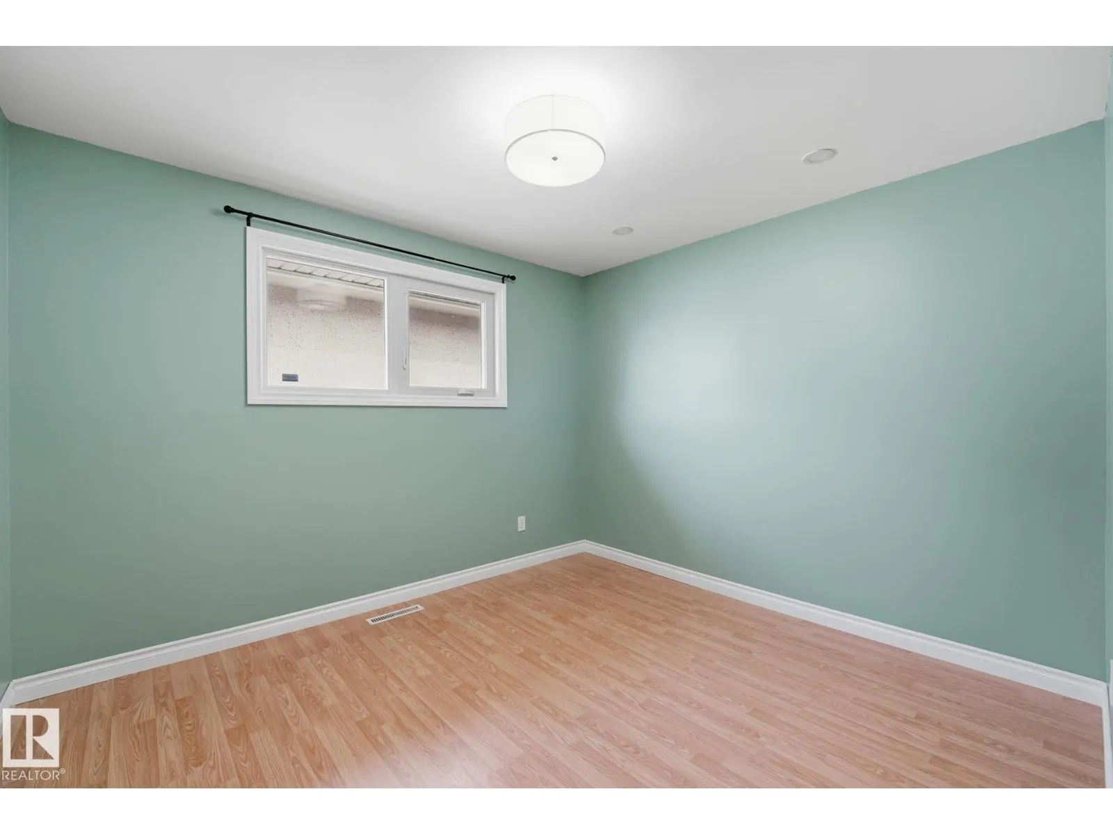 13304 63 ST NW