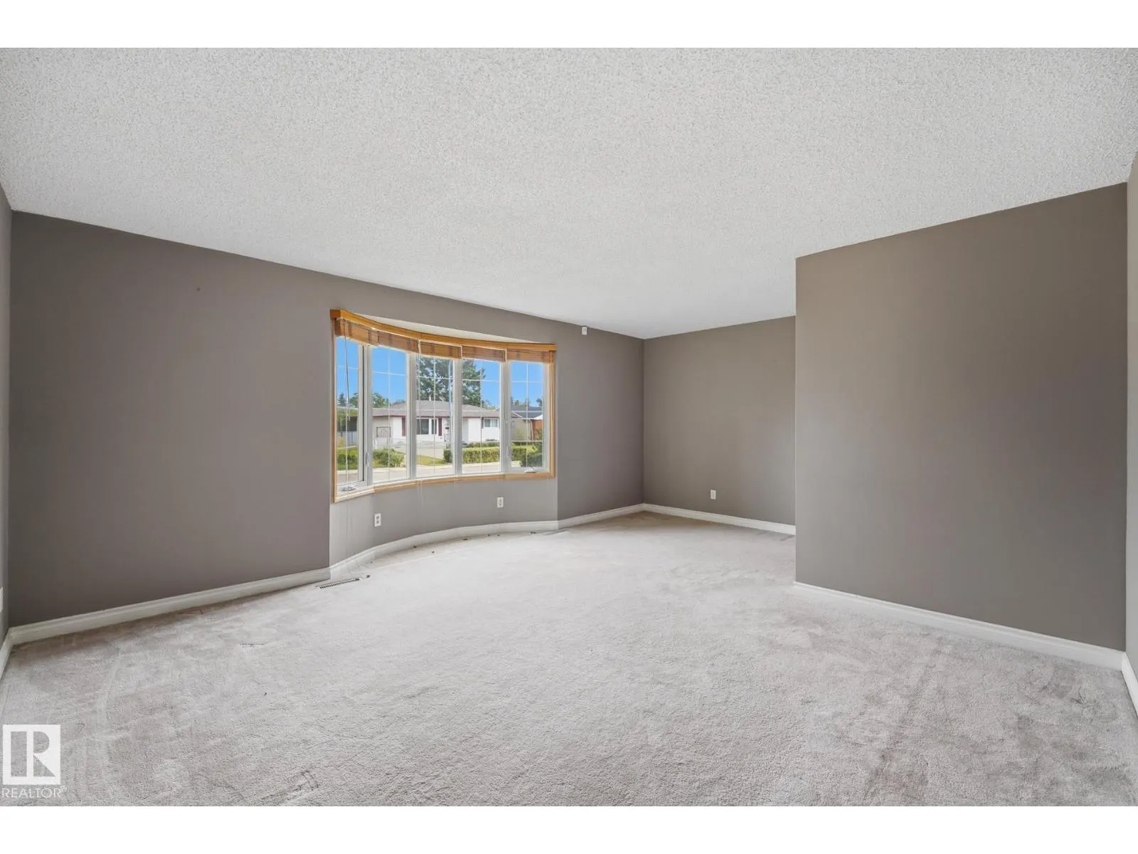 13304 63 ST NW
