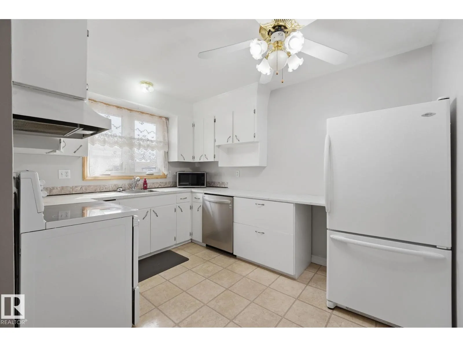 13304 63 ST NW