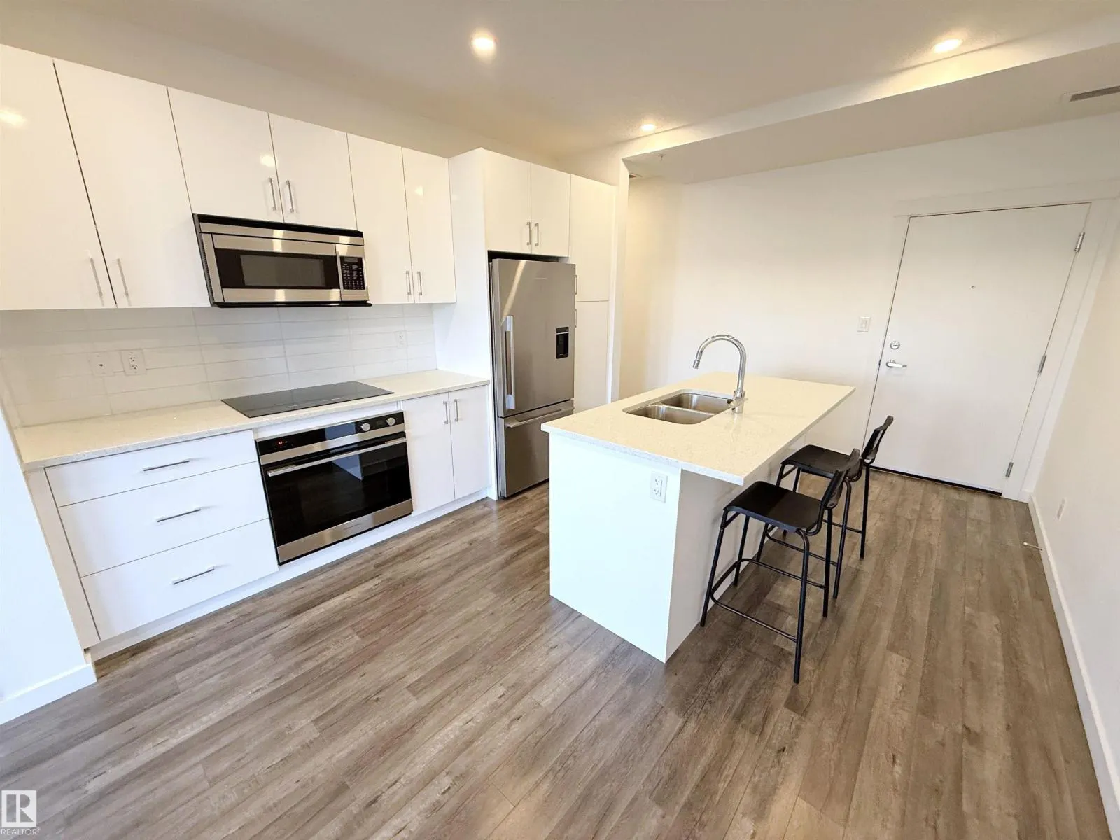 #405 11503 76 AV NW