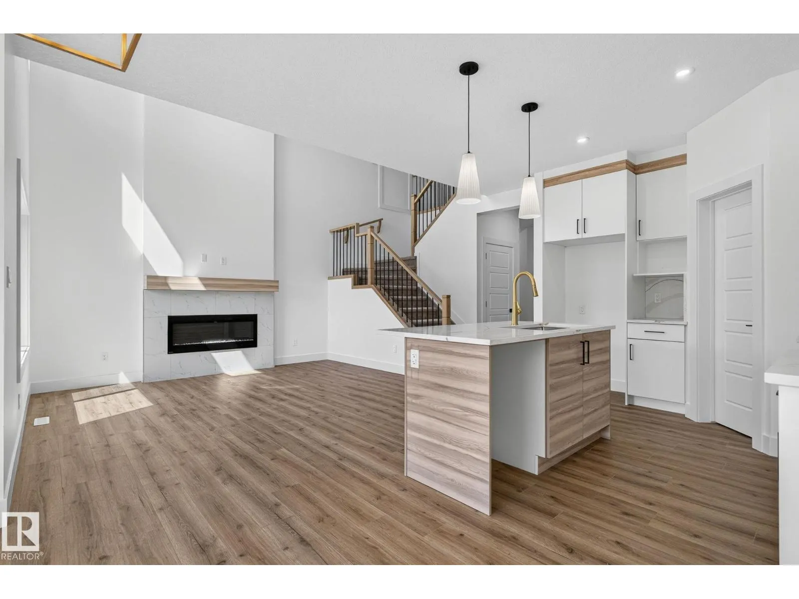 63 SILVERSTONE DR