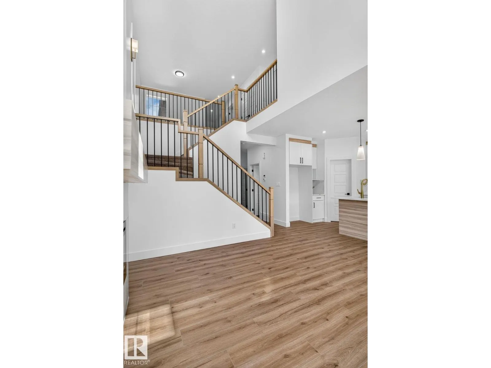 63 SILVERSTONE DR