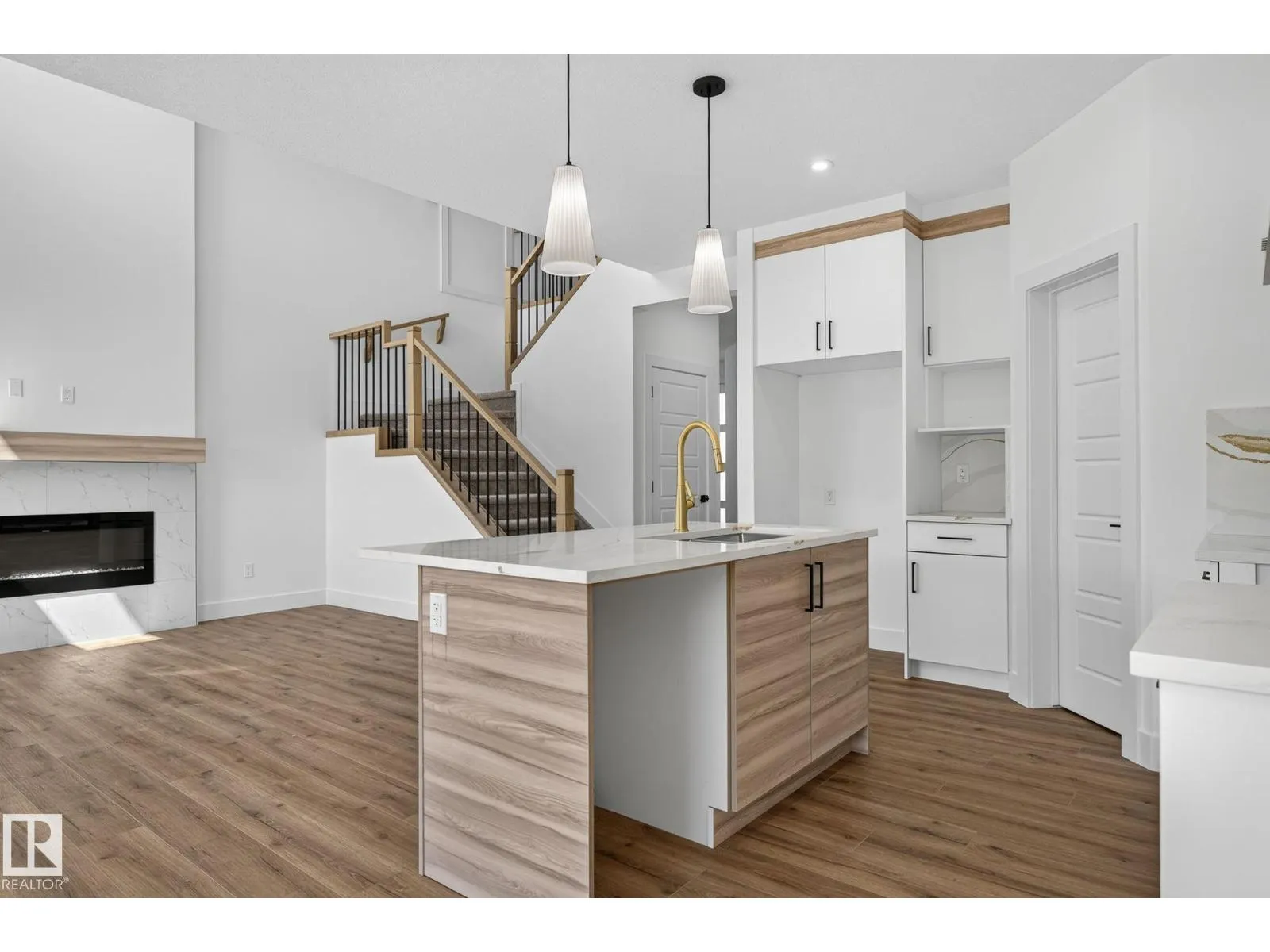 63 SILVERSTONE DR