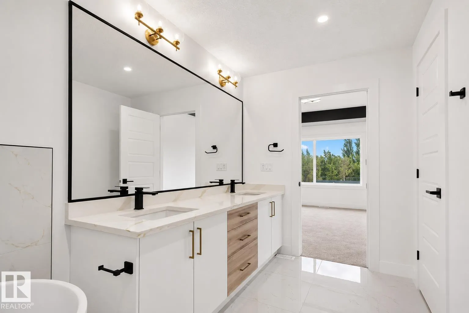 65 SILVERSTONE DR