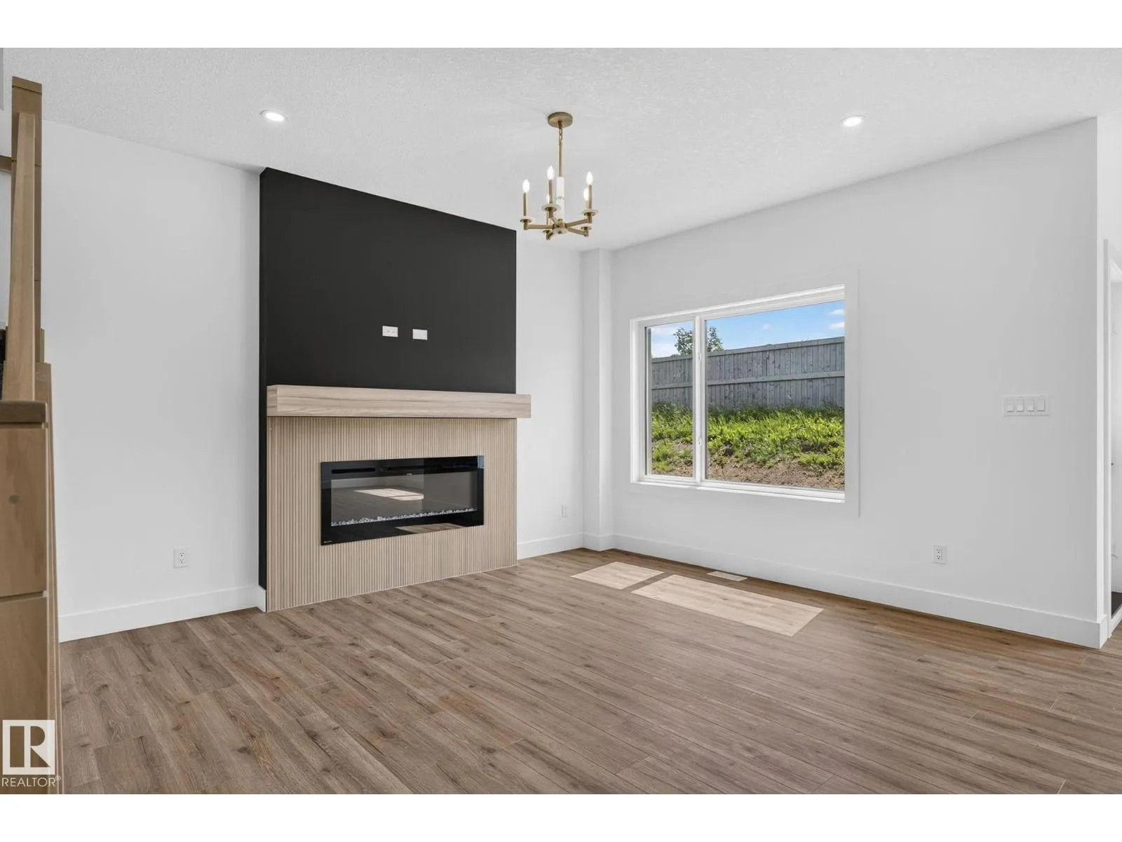 65 SILVERSTONE DR