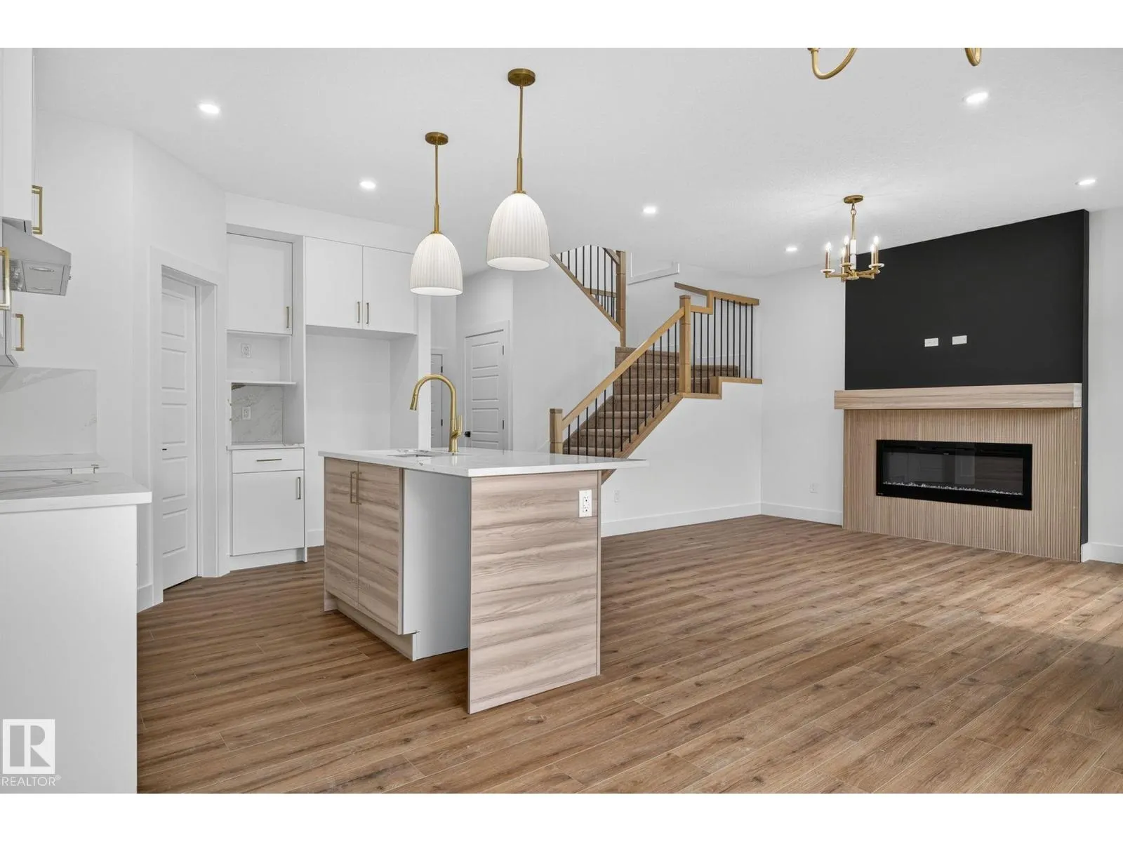 65 SILVERSTONE DR