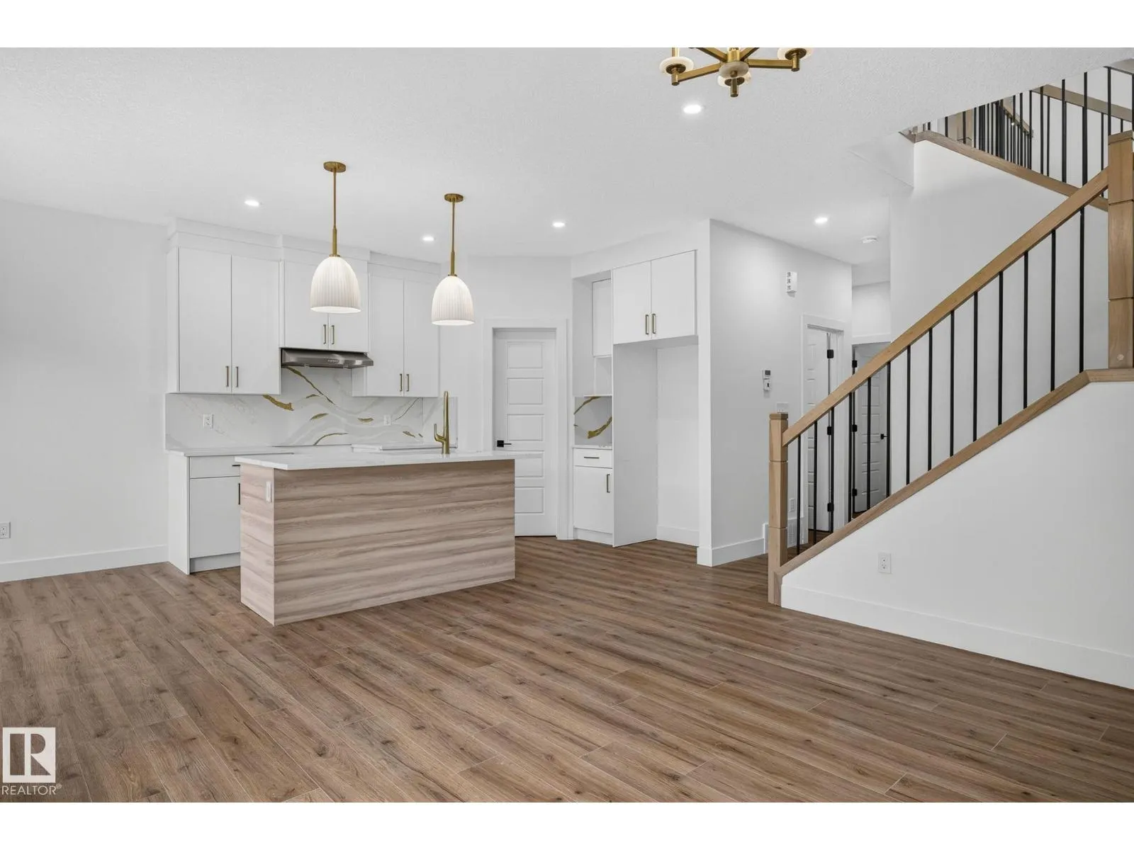 65 SILVERSTONE DR