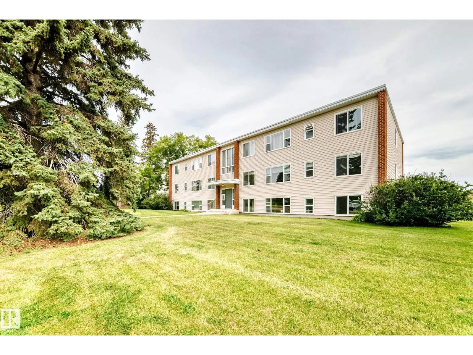 #8 7317 118 ST NW