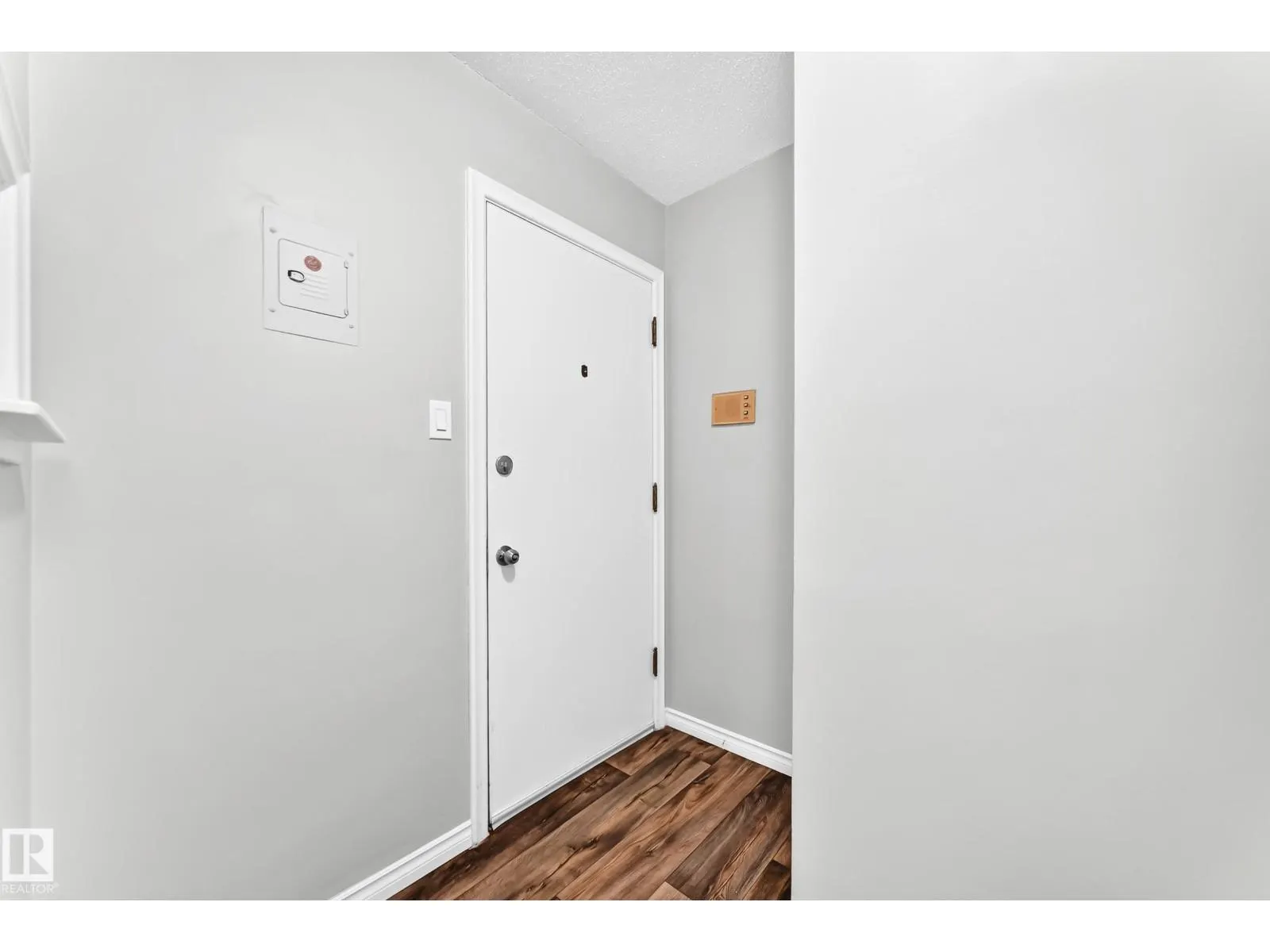 #8 7317 118 ST NW