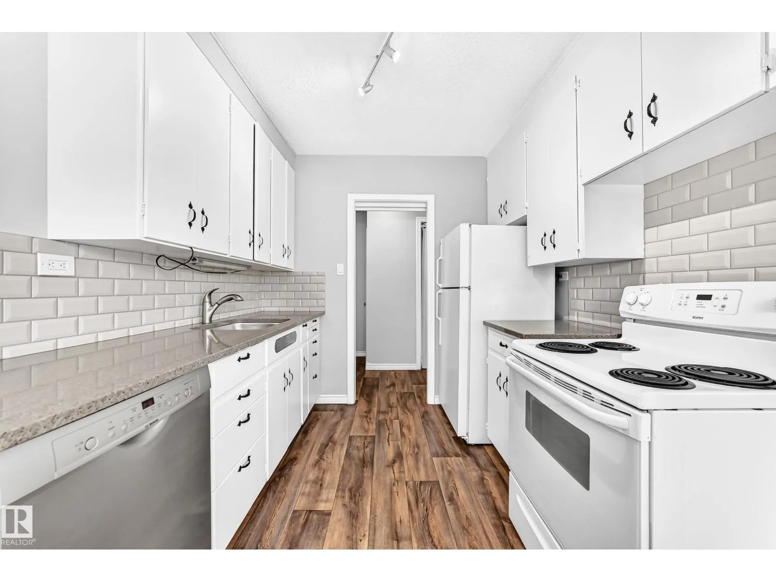 #8 7317 118 ST NW