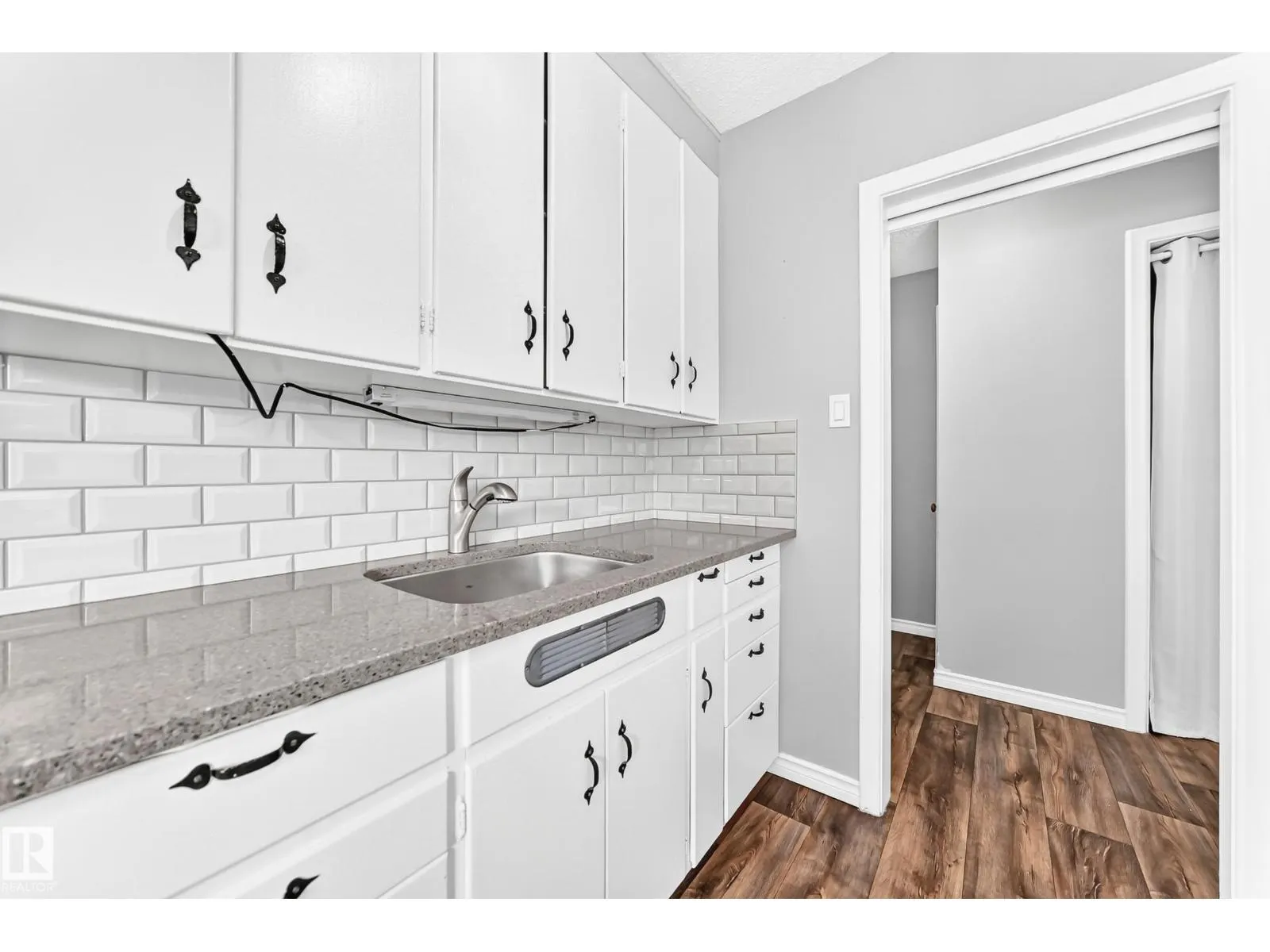 #8 7317 118 ST NW