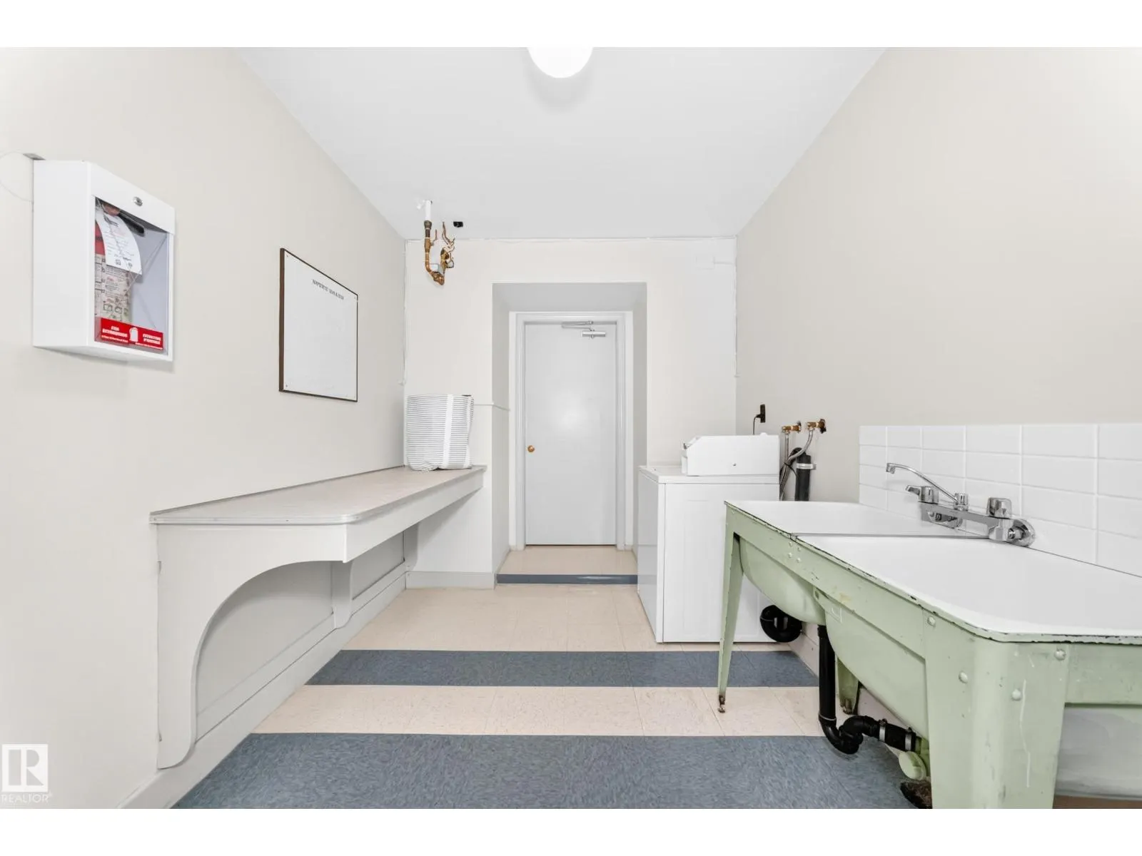 #8 7317 118 ST NW