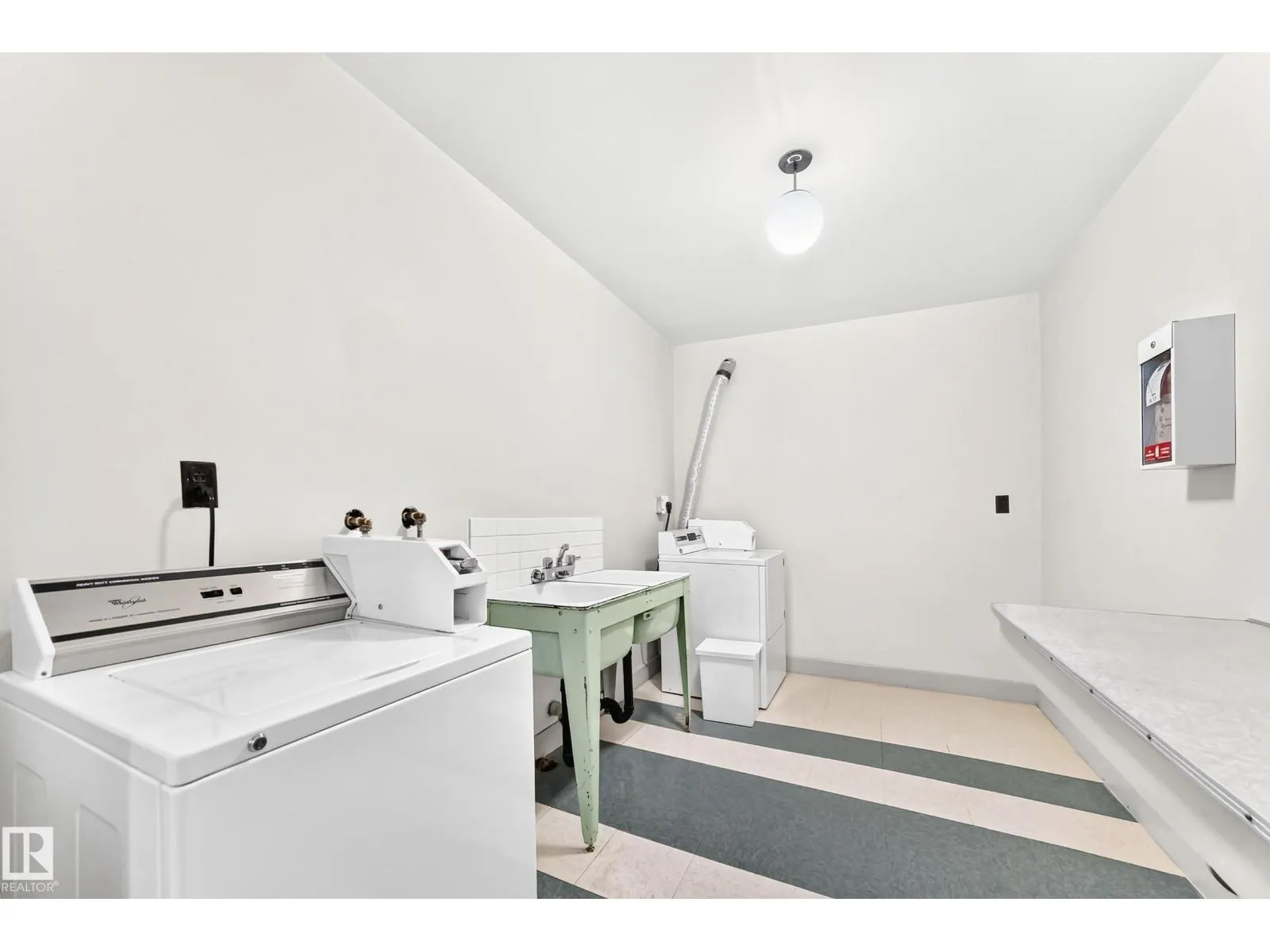 #8 7317 118 ST NW