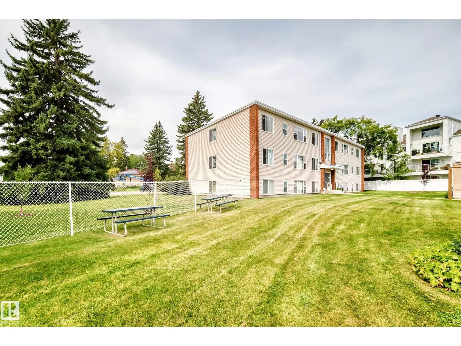 #8 7317 118 ST NW