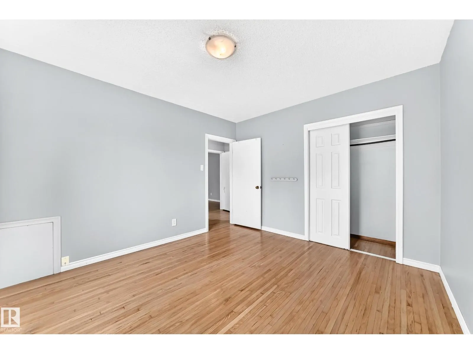 #8 7317 118 ST NW