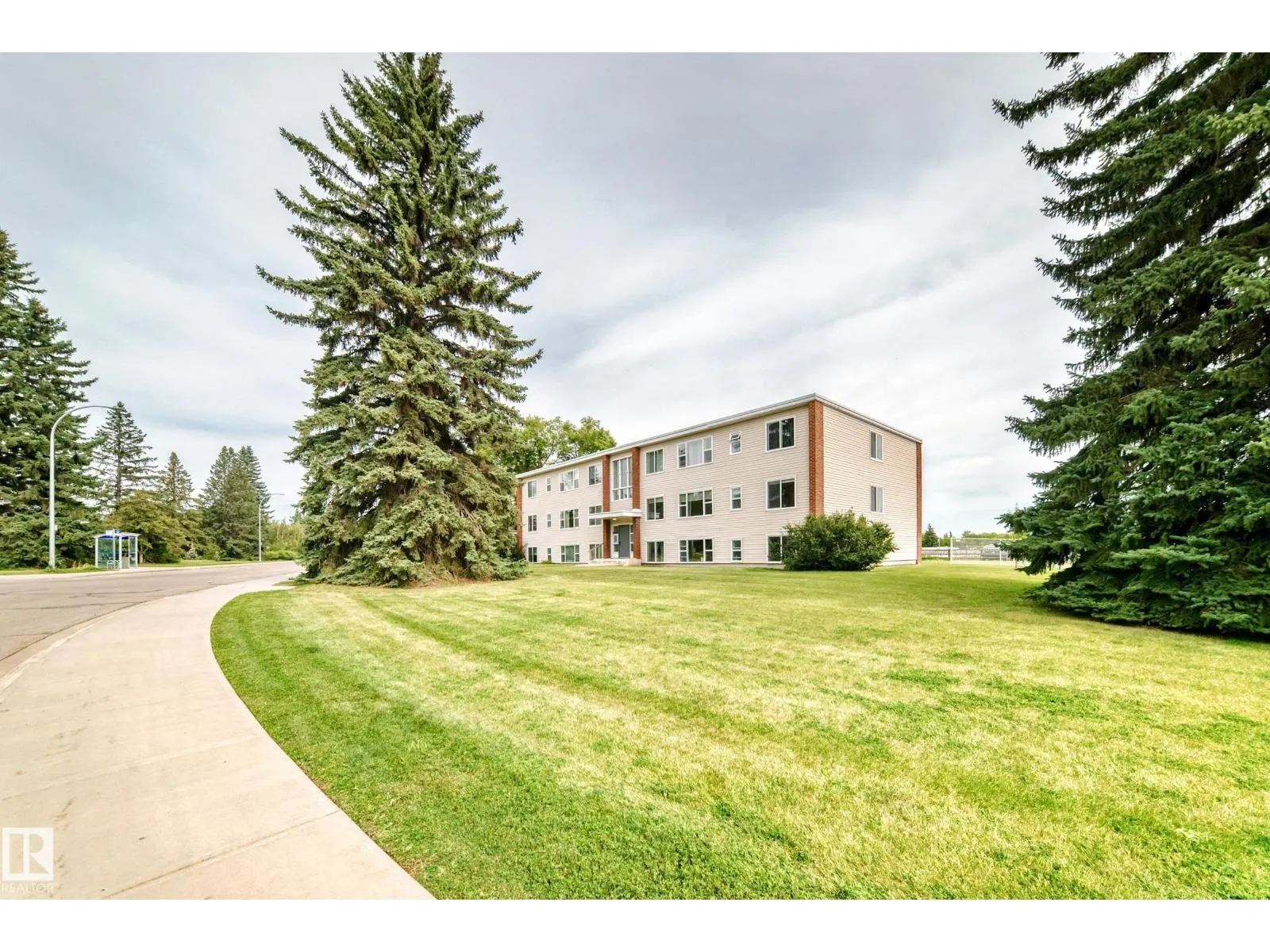 #8 7317 118 ST NW