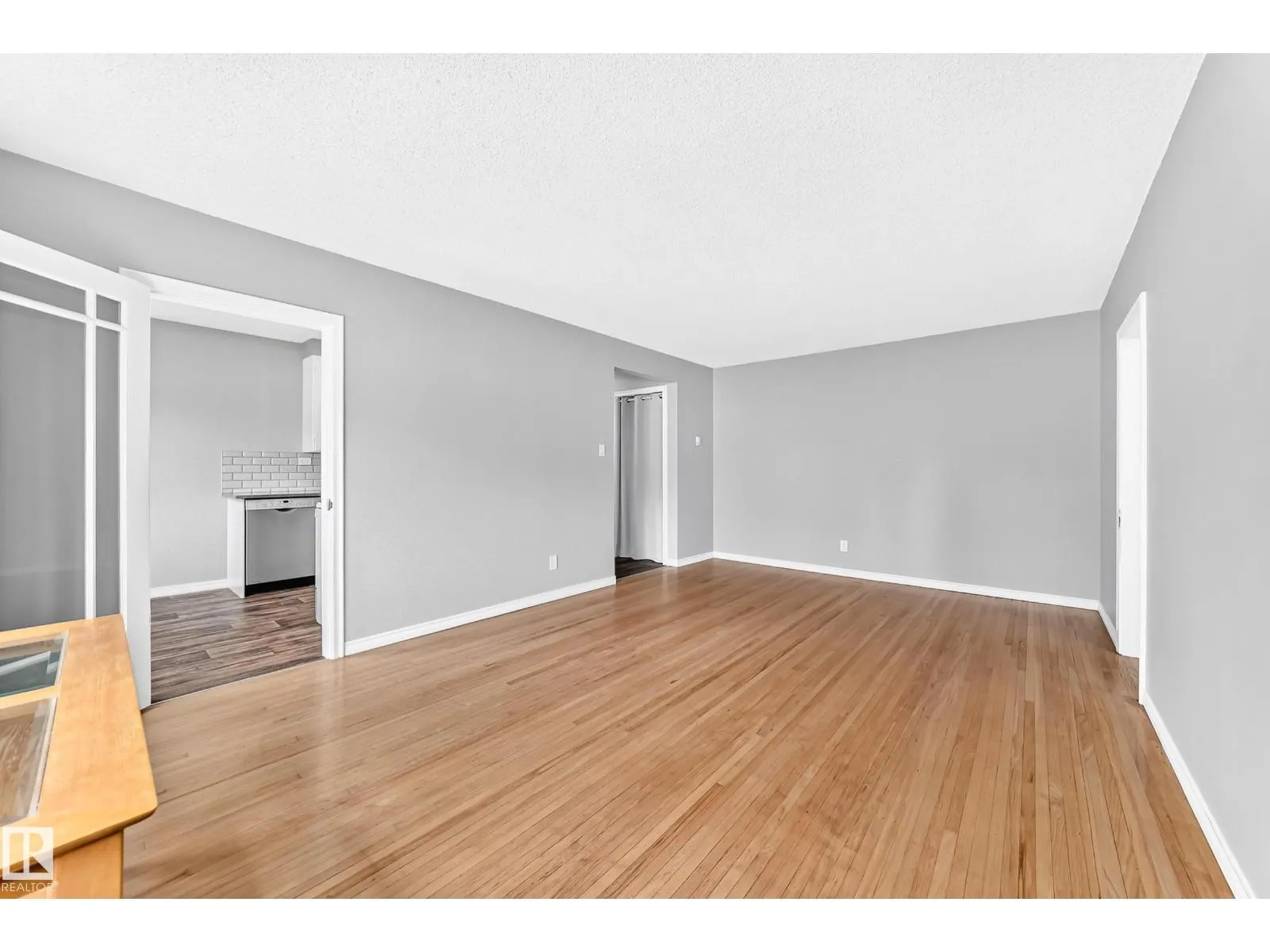 #8 7317 118 ST NW