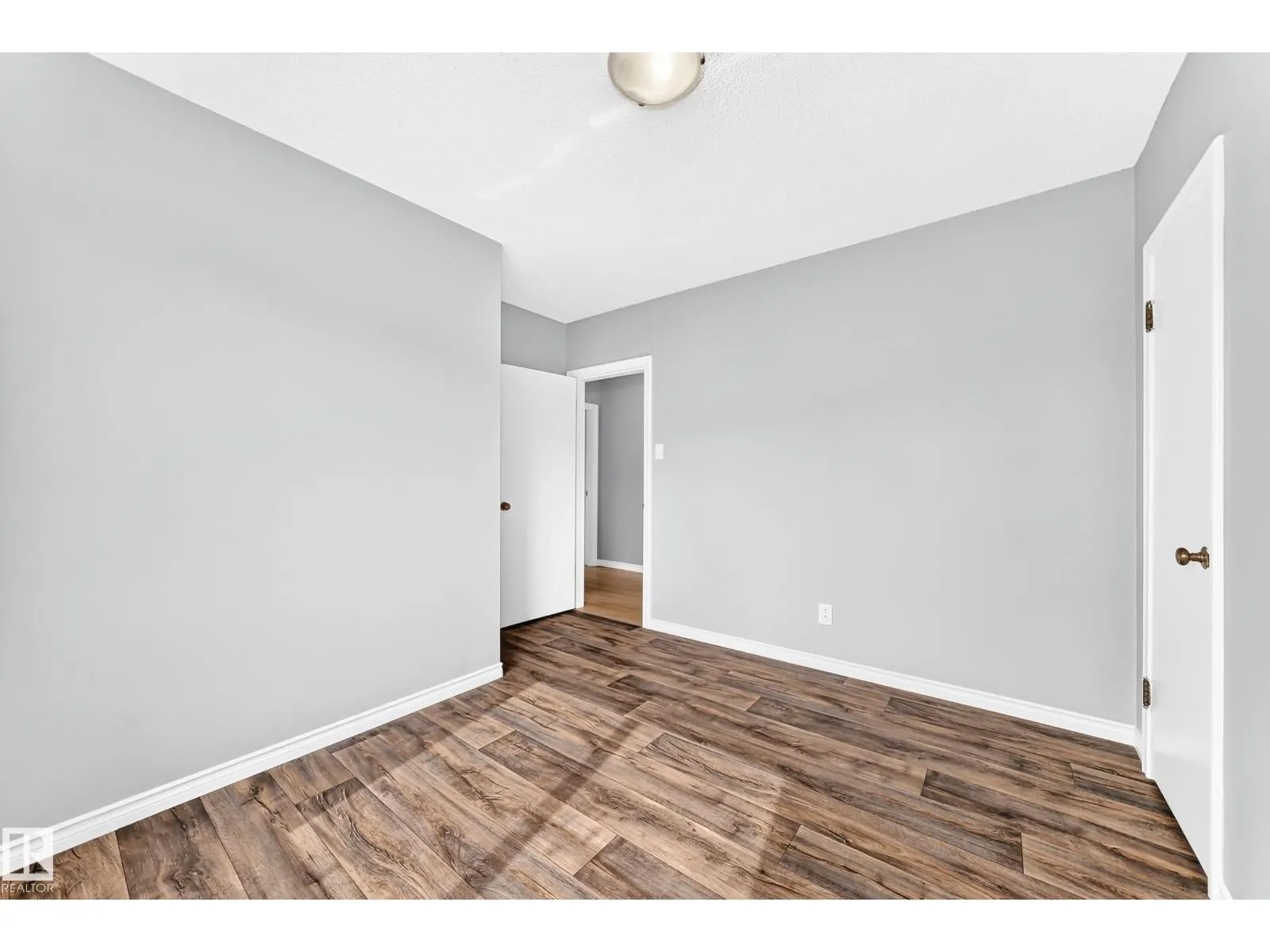 #8 7317 118 ST NW