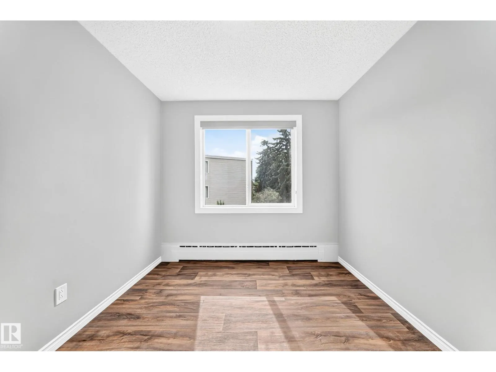 #8 7317 118 ST NW