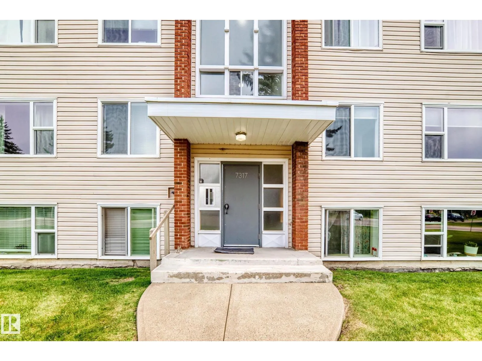 #8 7317 118 ST NW