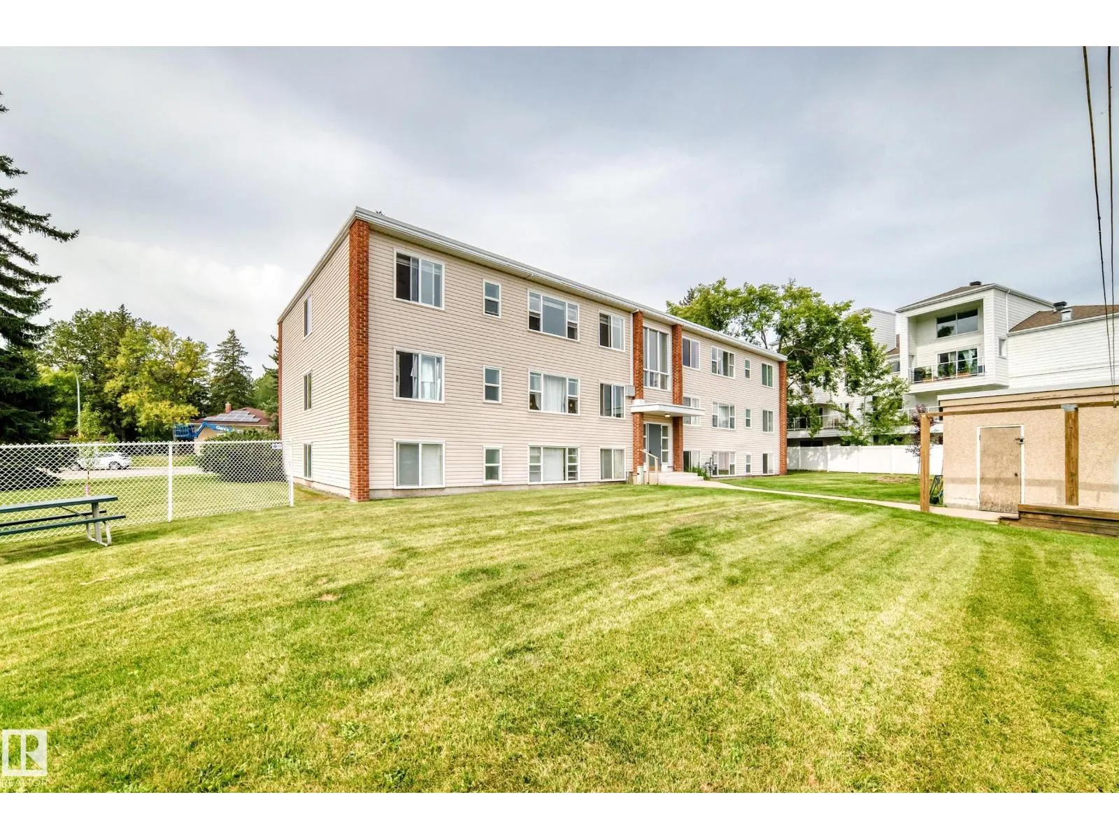 #8 7317 118 ST NW