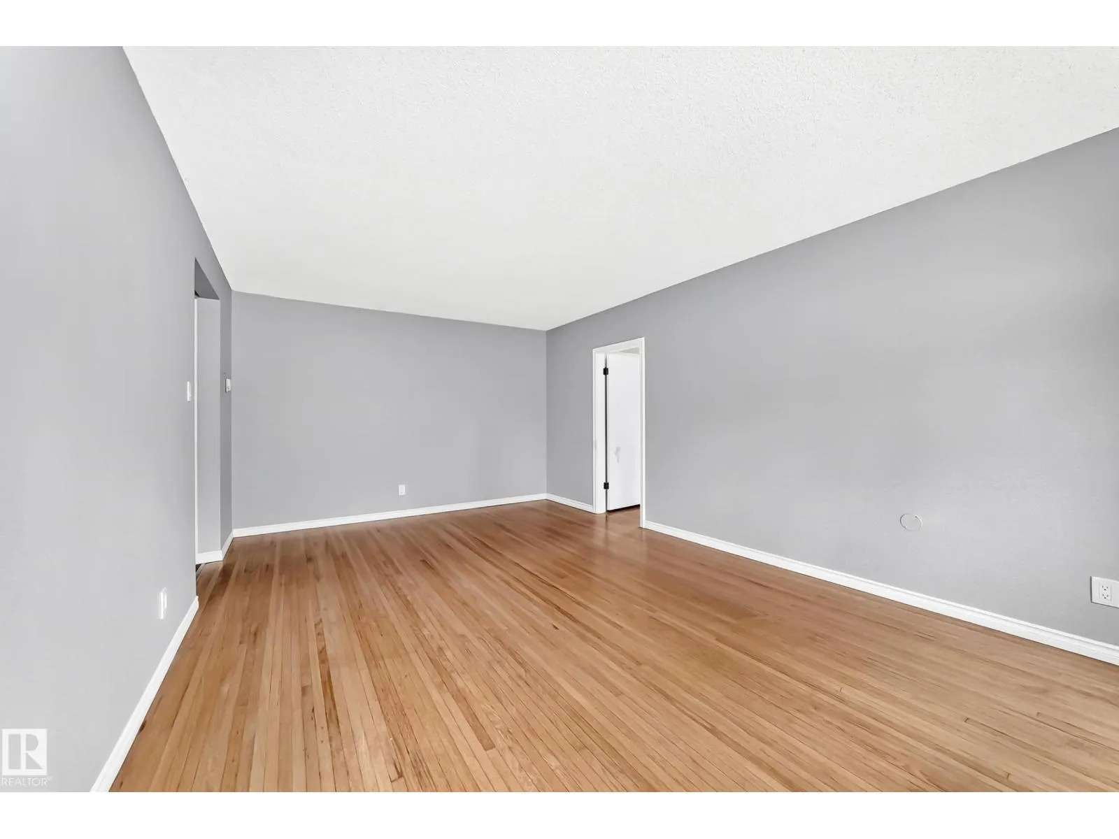 #8 7317 118 ST NW