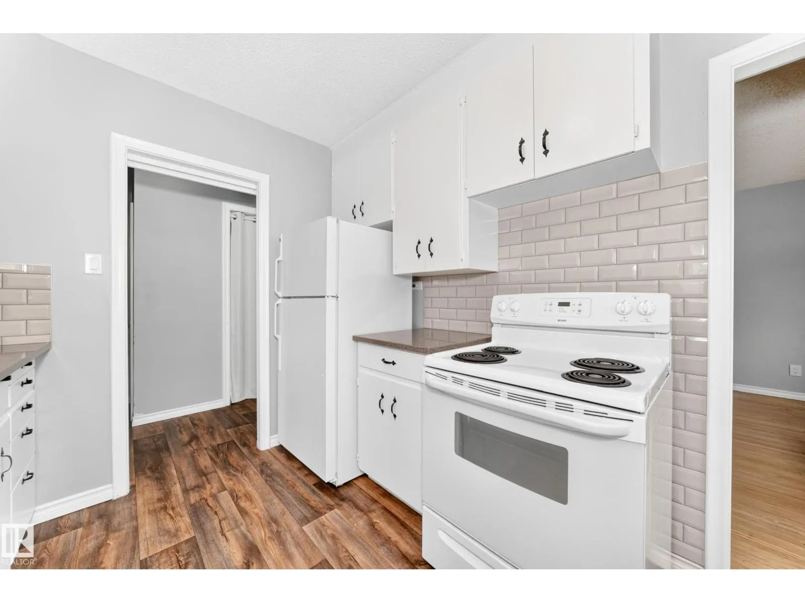 #8 7317 118 ST NW